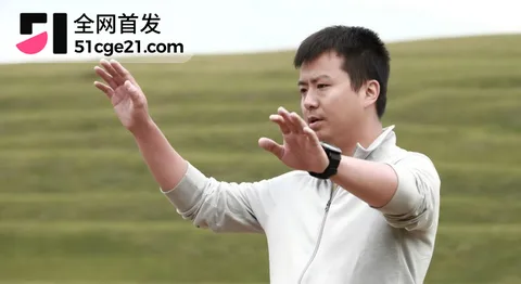 知名导演 史岳客串群演袭胸女演员4 知名导演 史岳客串群演袭胸女演员4